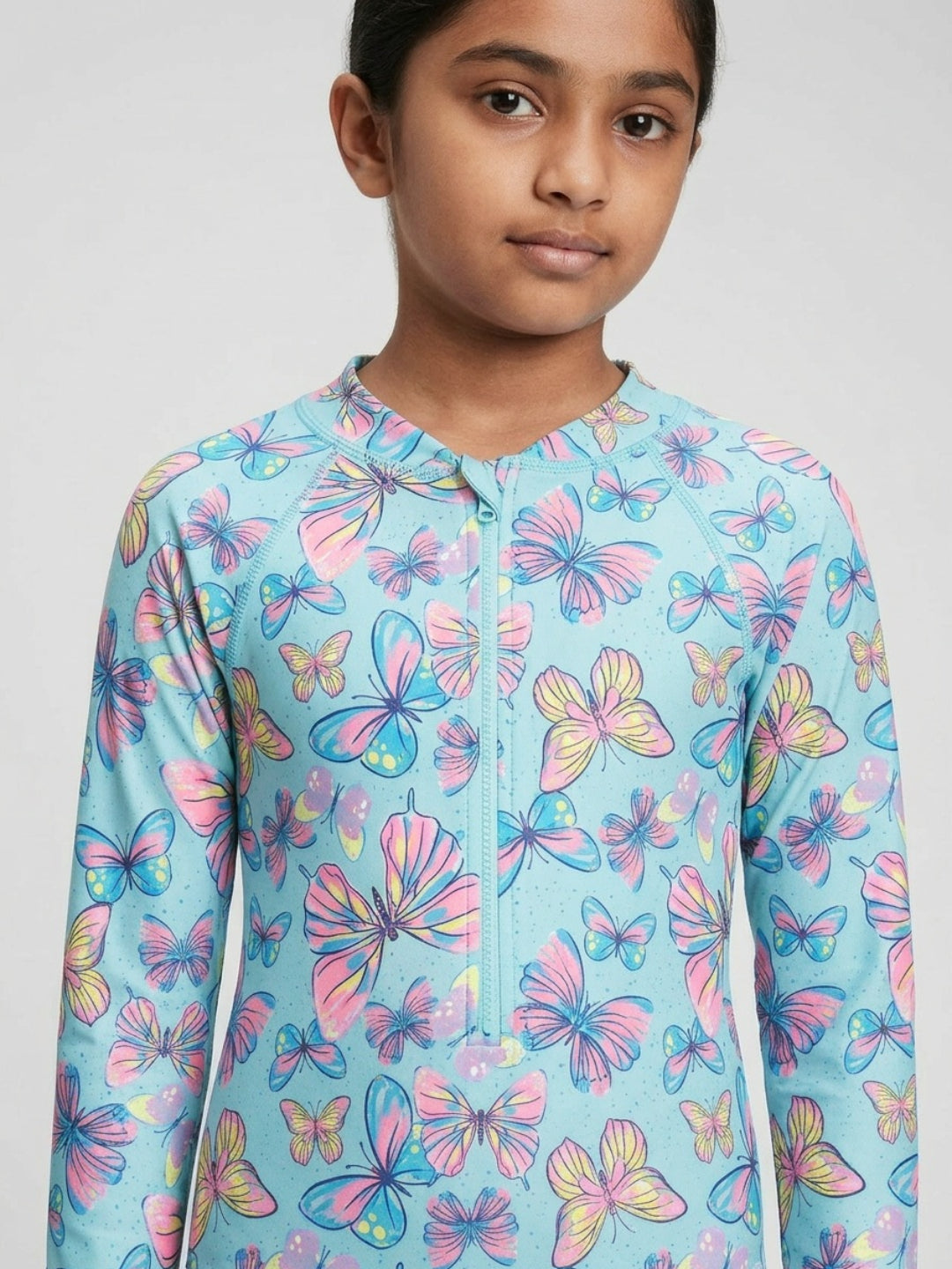 Traje de baño de una pieza con estampado de mariposas aqua, cuello redondo y manga larga para niña de Biglilpeople