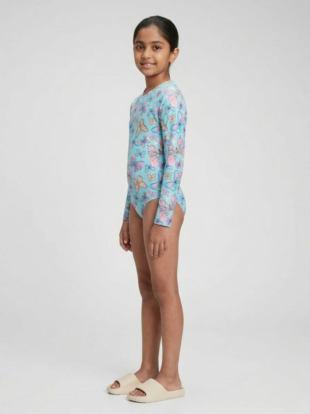 Traje de baño de una pieza con estampado de mariposas aqua, cuello redondo y manga larga para niña de Biglilpeople