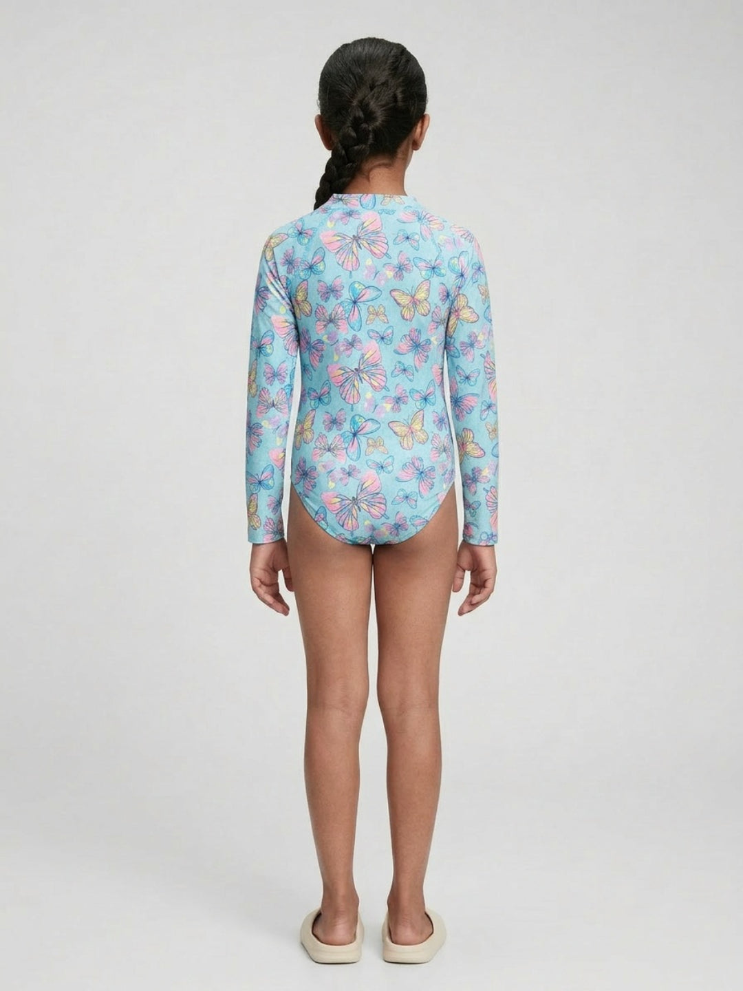 Traje de baño de una pieza con estampado de mariposas aqua, cuello redondo y manga larga para niña de Biglilpeople