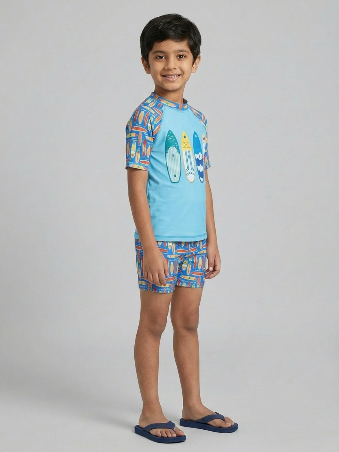 Conjunto de traje de baño de dos piezas de manga corta y cuello redondo en bloques de color aguamarina para niños de Biglilpeople