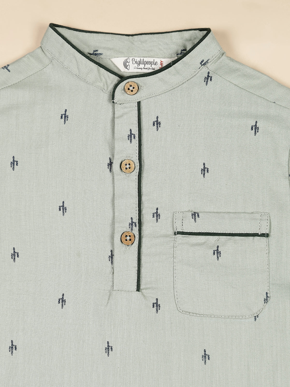 Conjunto coordinado con estampado de cactus