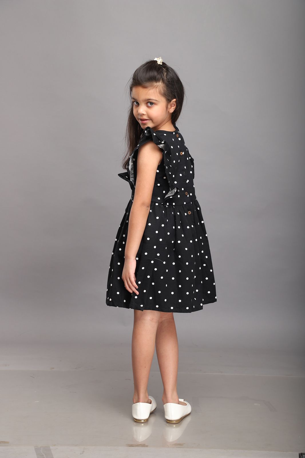 Vestido negro de lunares
