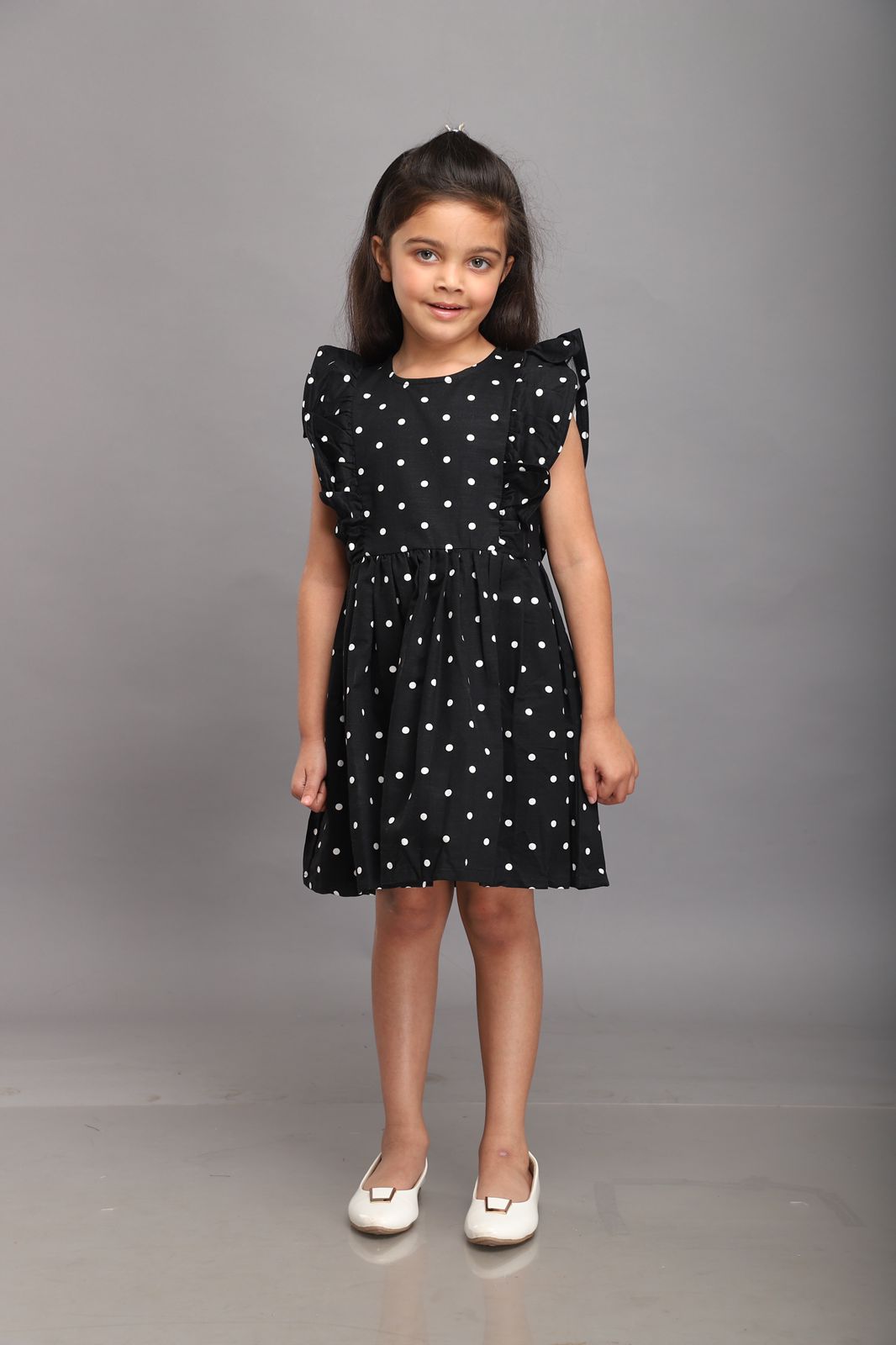 Vestido negro de lunares