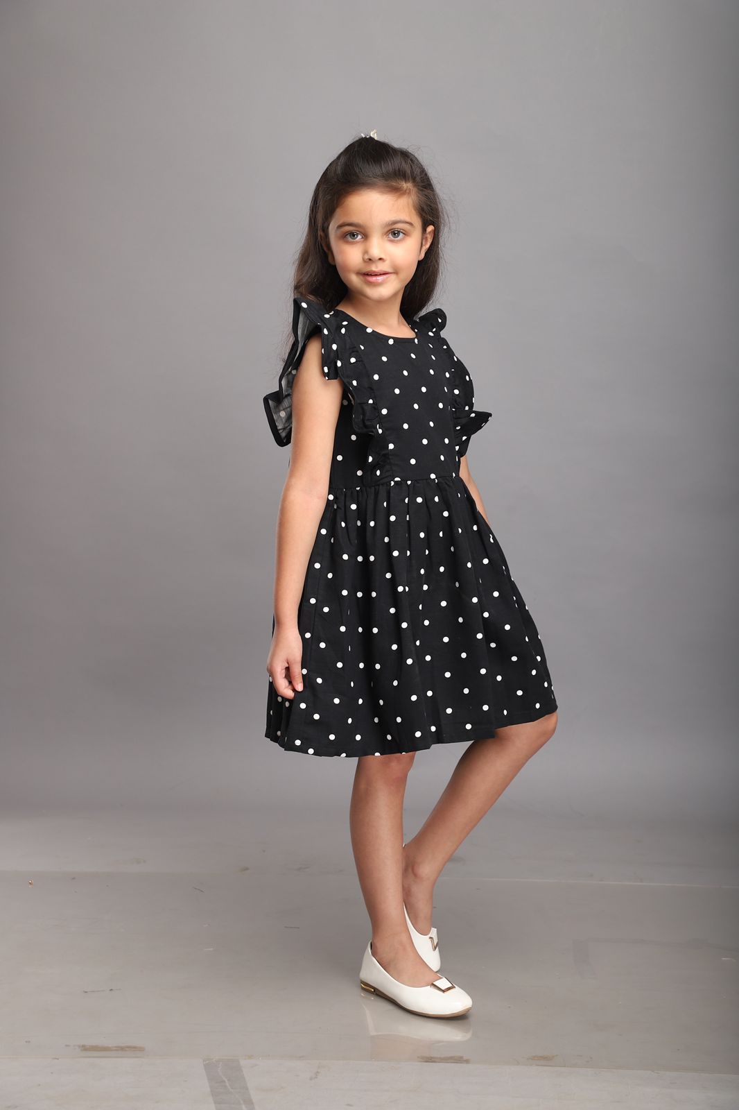 Vestido negro de lunares