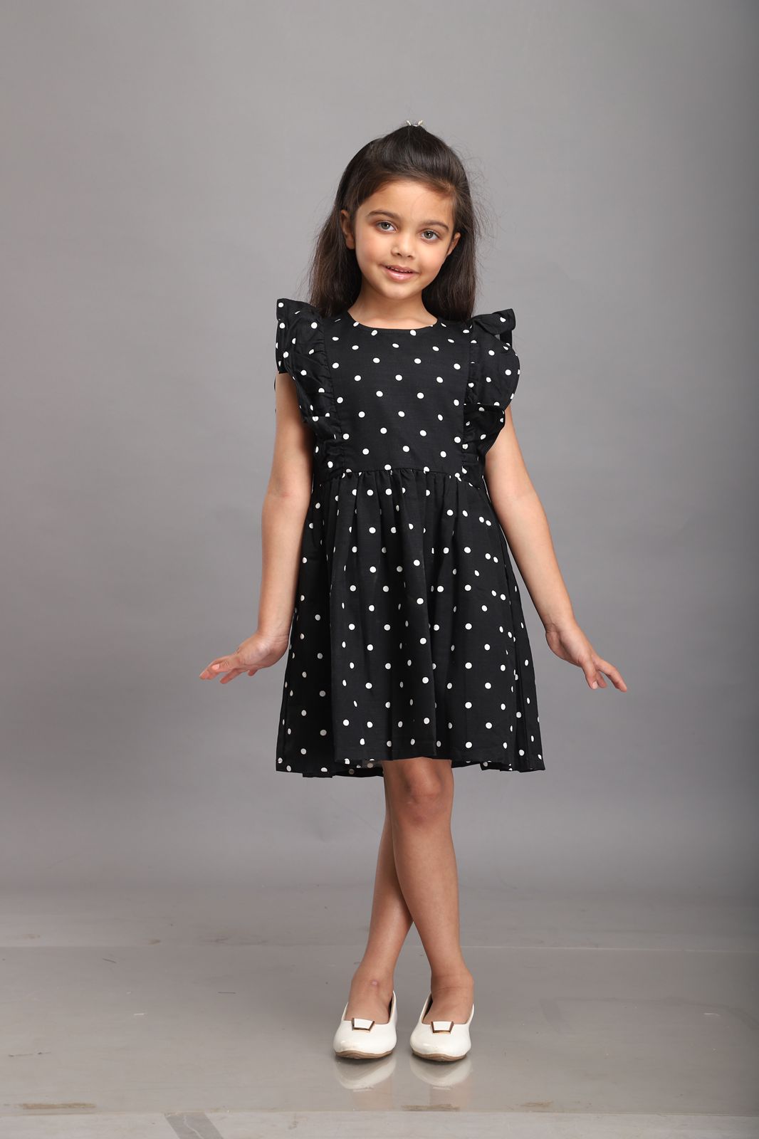 Vestido negro de lunares