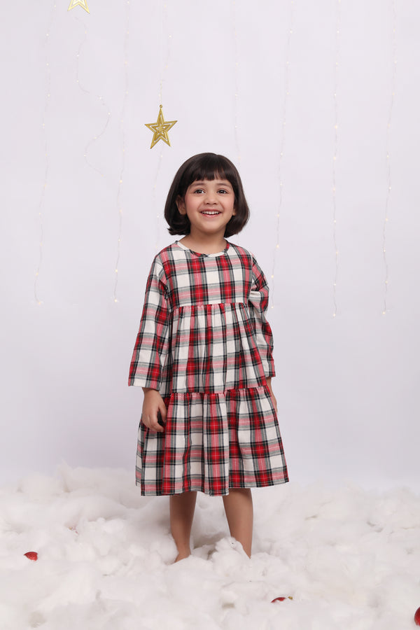 Vestido de franela navideño blanco con cuadros verdes y rojos
