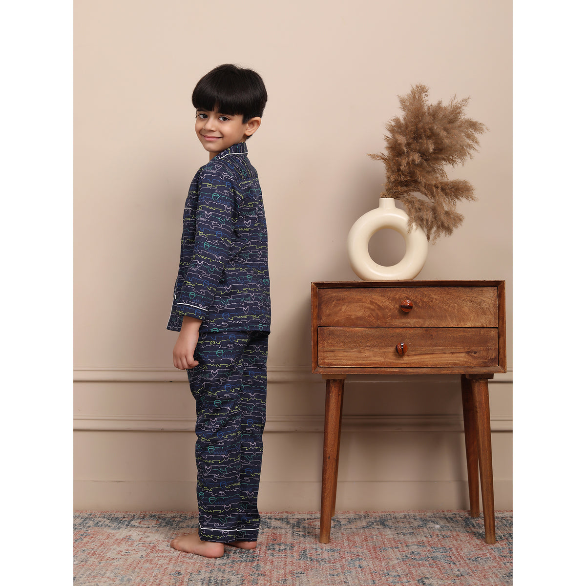 Pijamas con cuello con muescas para niñas y niños