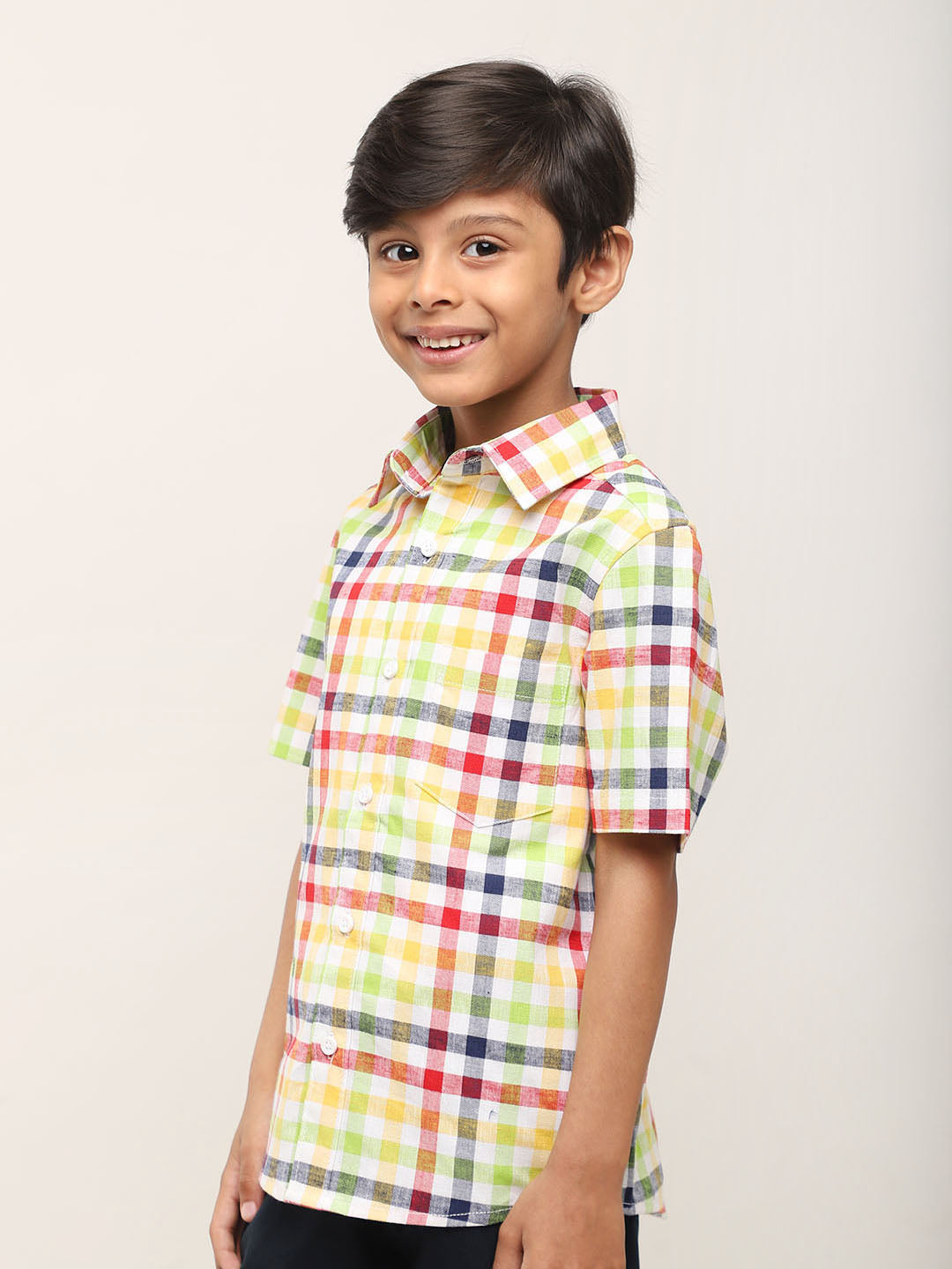 Conjunto de ropa multicolor para niños