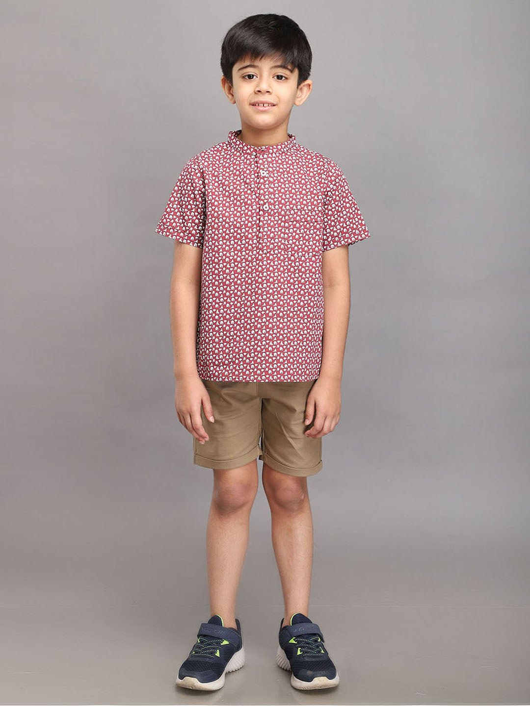 Conjunto de ropa divertida estilo mandarín con estampado para niños