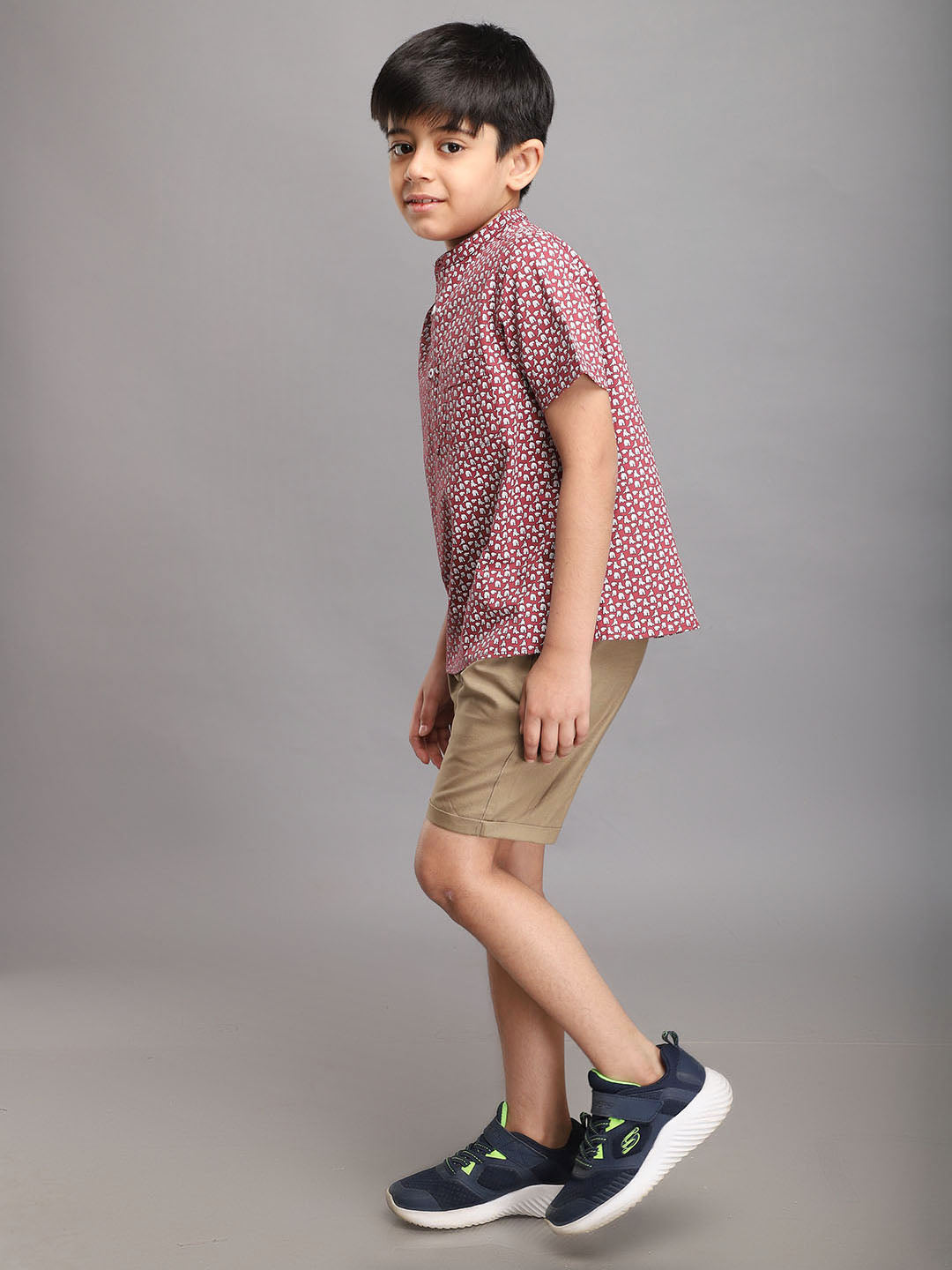 Conjunto de ropa divertida estilo mandarín con estampado para niños