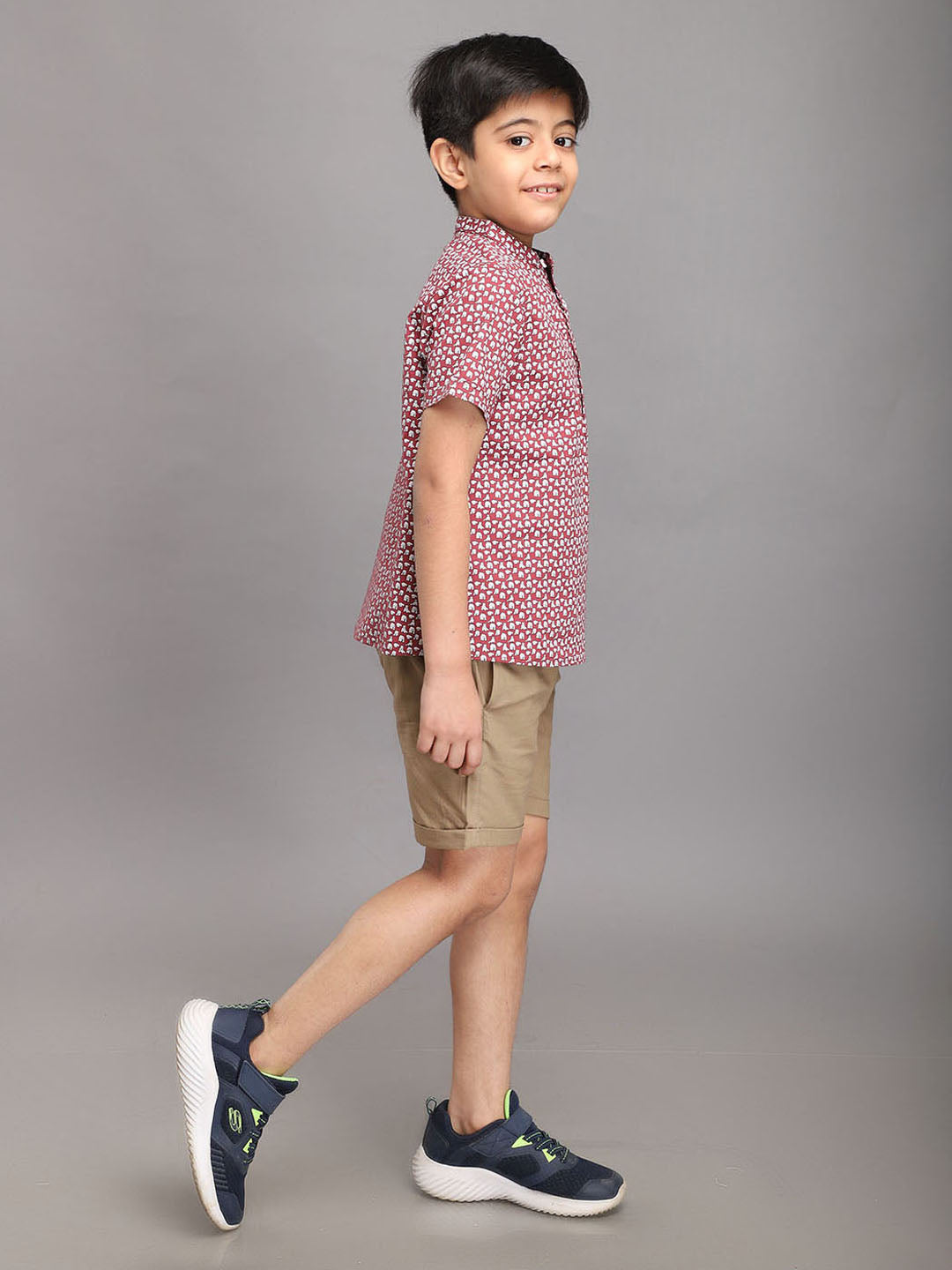 Conjunto de ropa divertida estilo mandarín con estampado para niños
