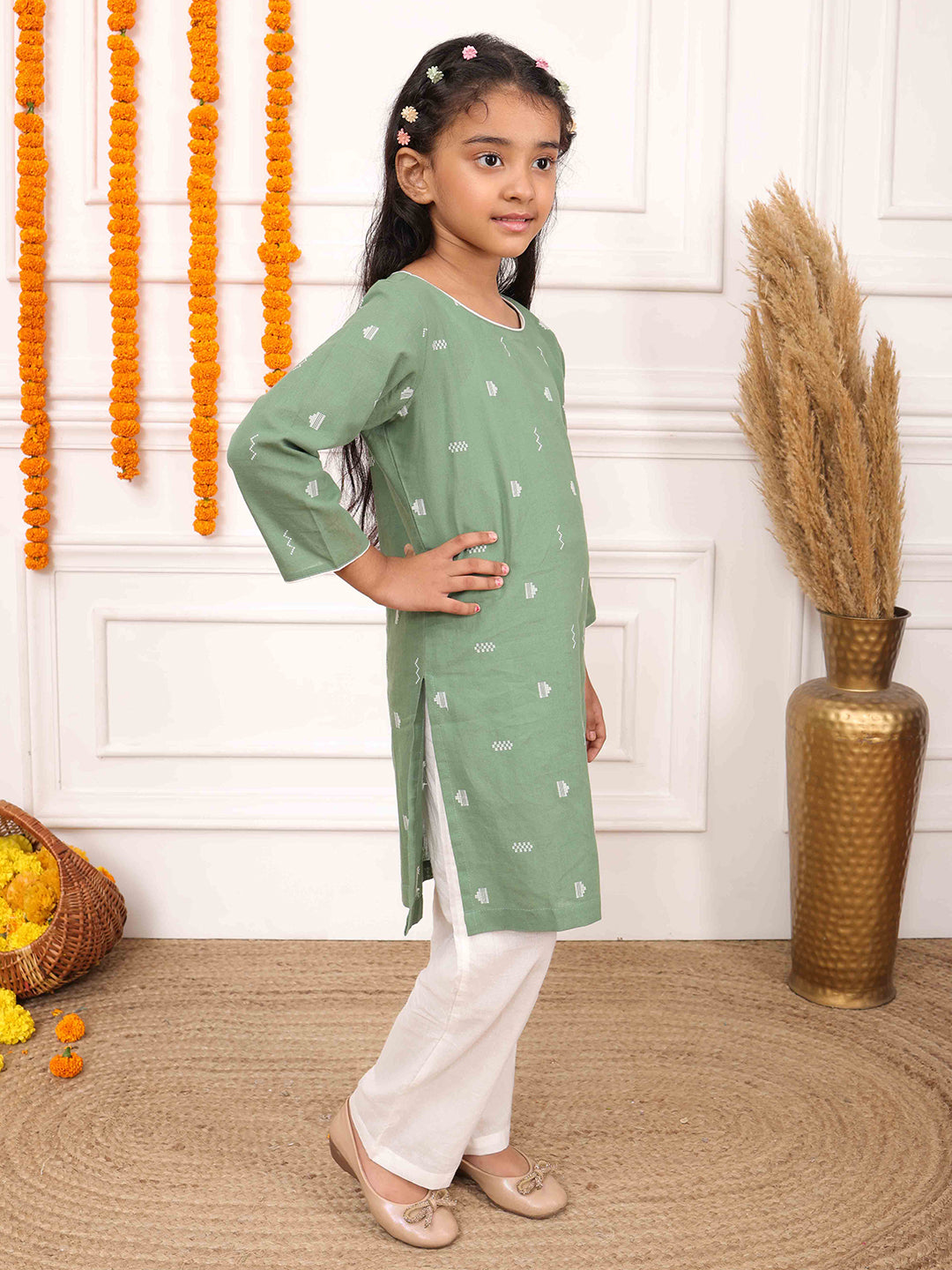 Girls Printed Full Sleeves Kurta Set-Light Green