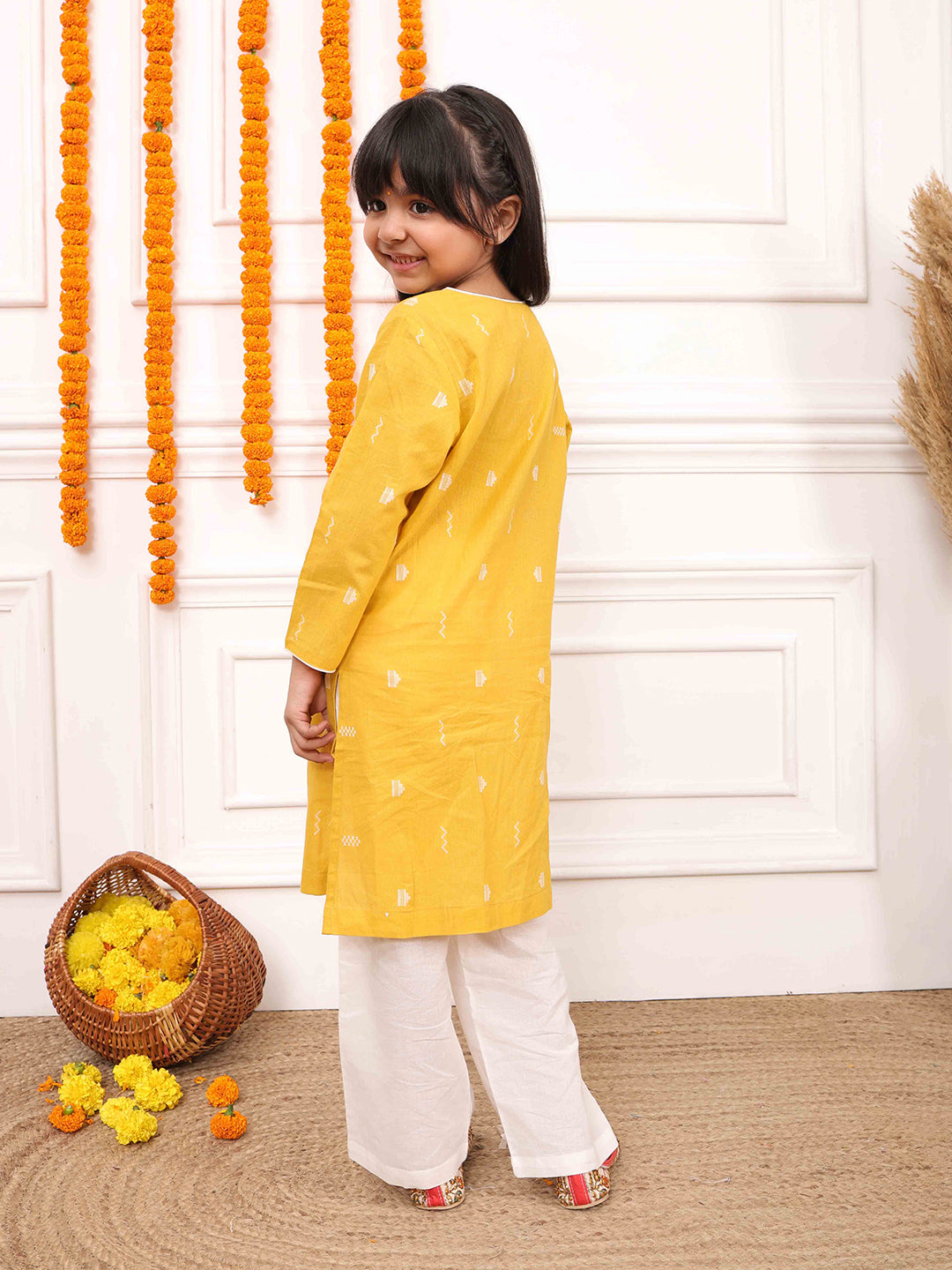 Girls Printed Full Sleeves Kurta Set-Light Yellow