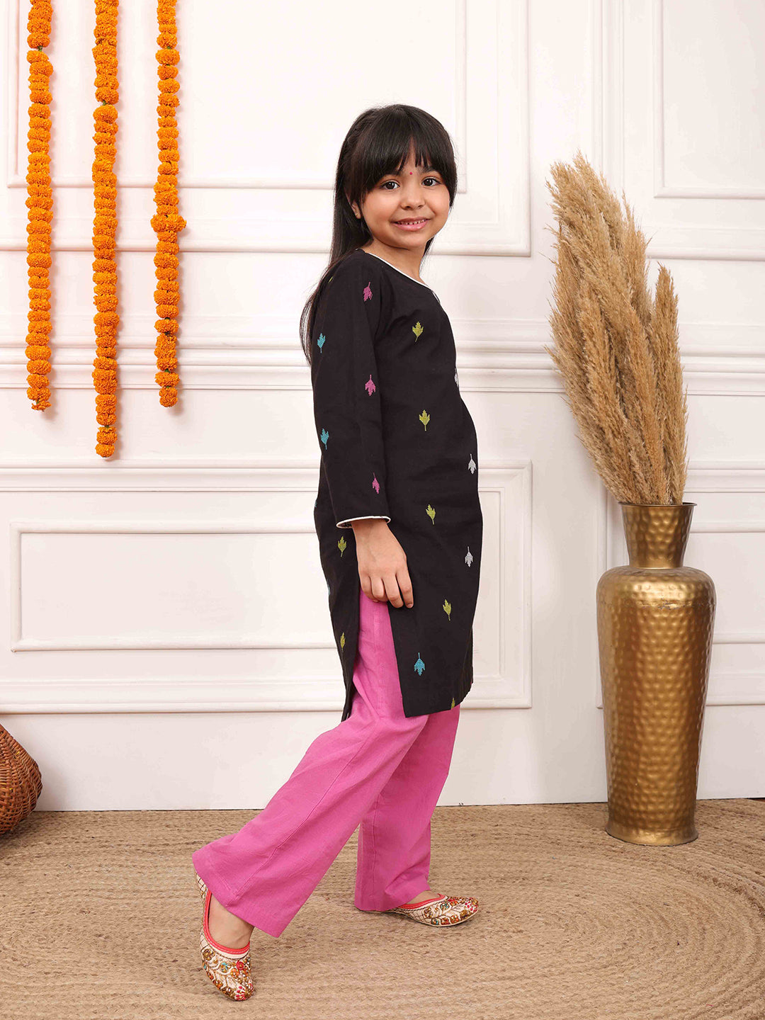 Girls Printed Full Sleeves Kurta Set-Black