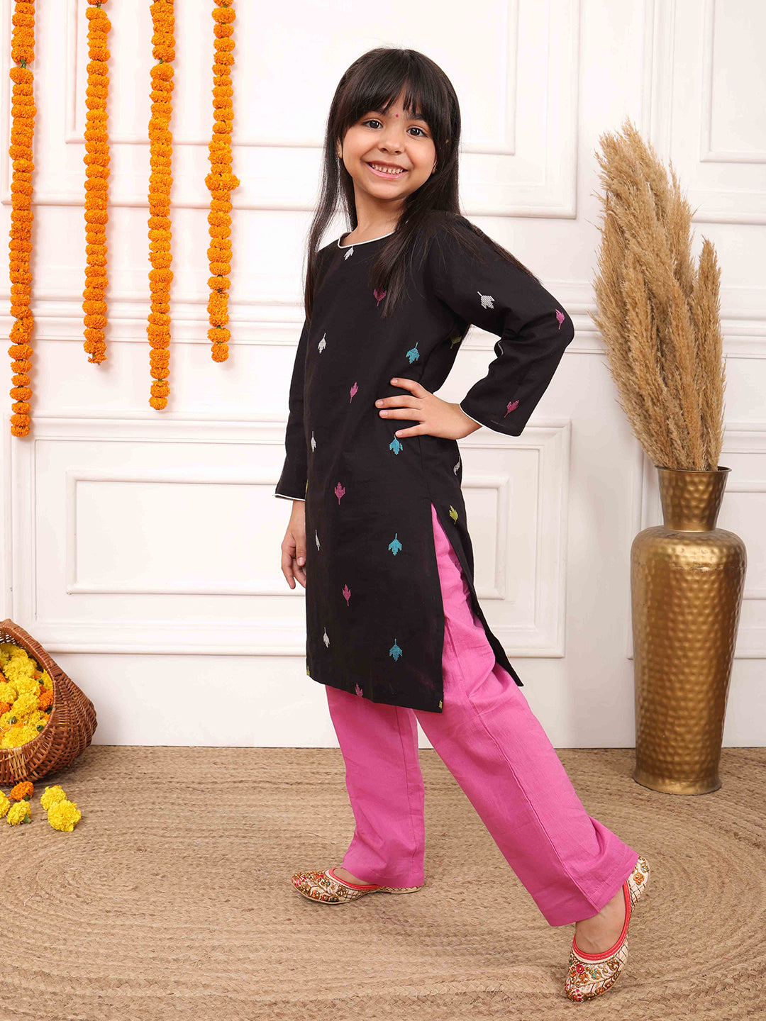 Girls Printed Full Sleeves Kurta Set-Black