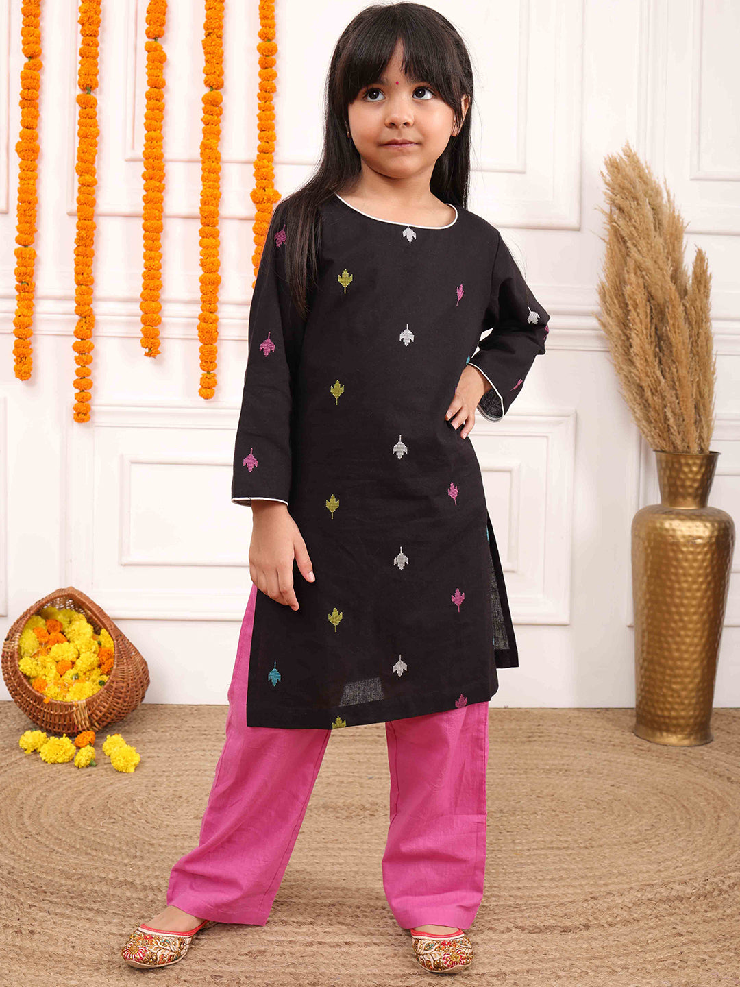Girls Printed Full Sleeves Kurta Set-Black