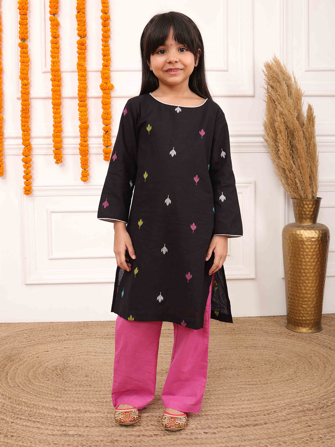 Girls Printed Full Sleeves Kurta Set-Black