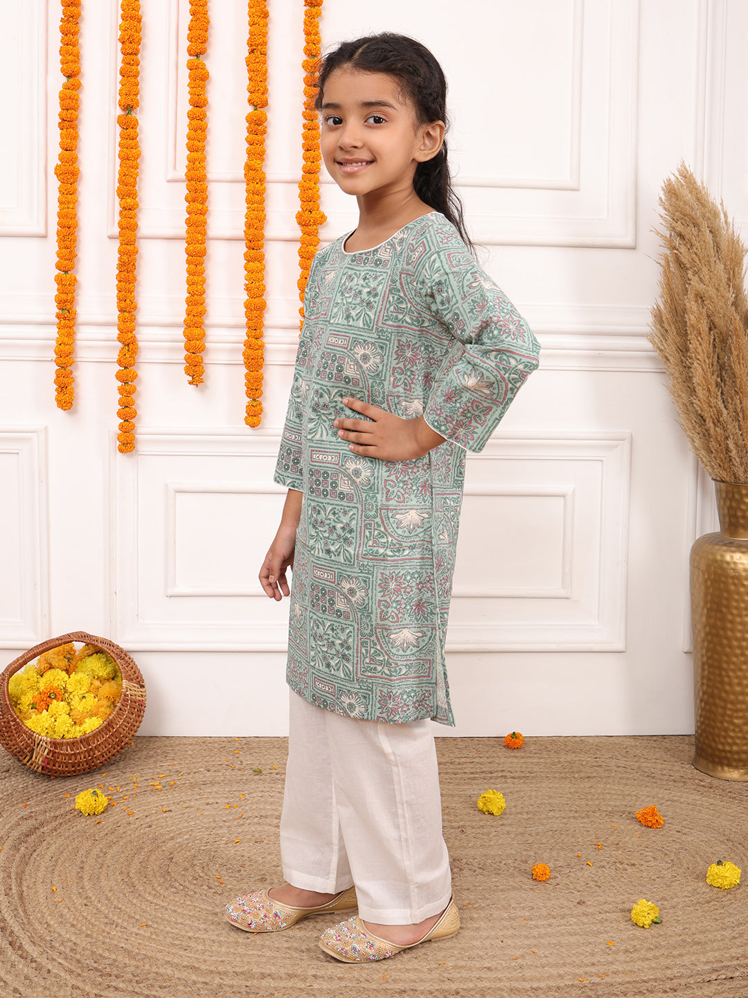 Girls Printed Full Sleeves Kurta Set-Green & Off-White