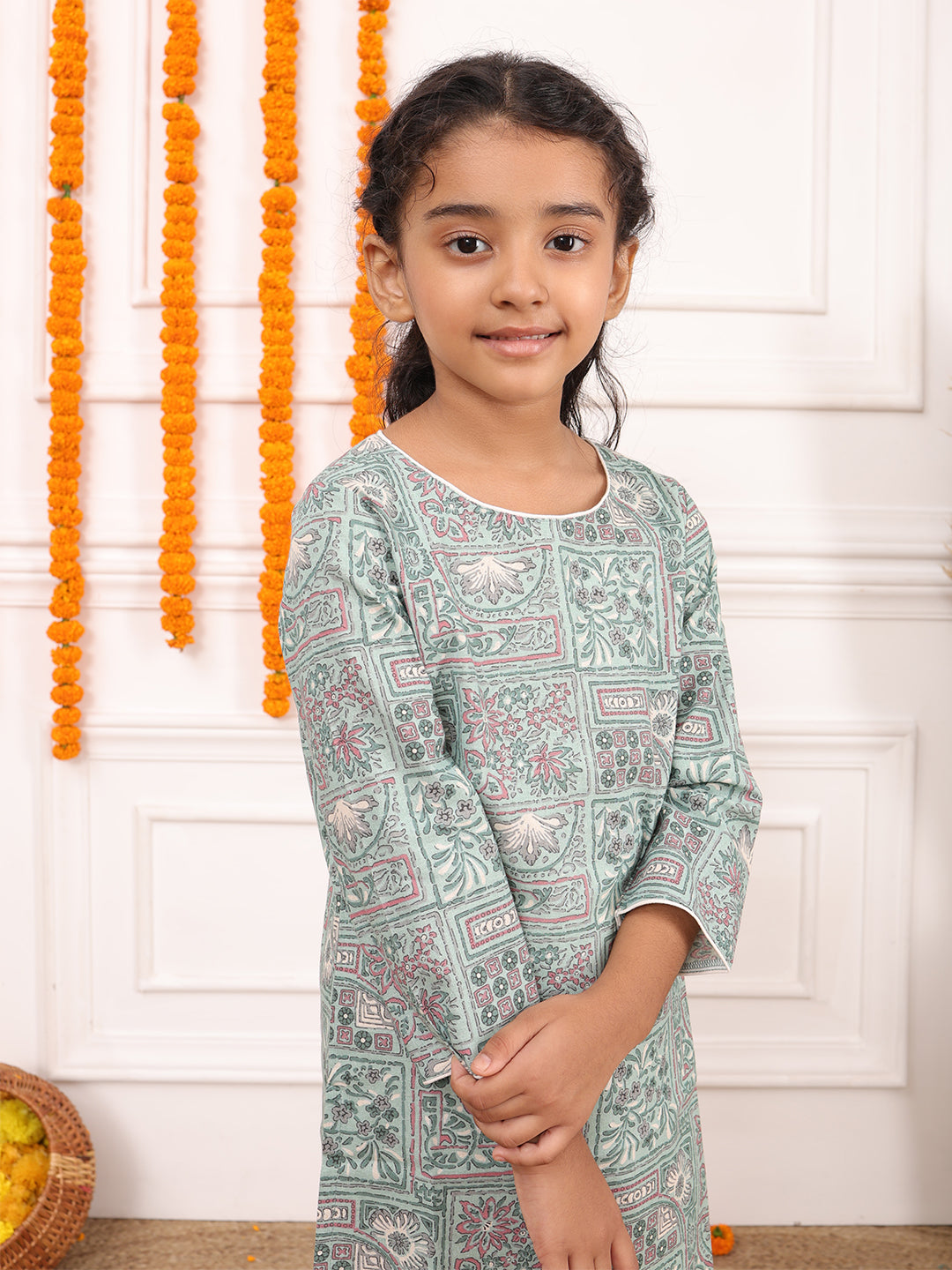 Girls Printed Full Sleeves Kurta Set-Green & Off-White