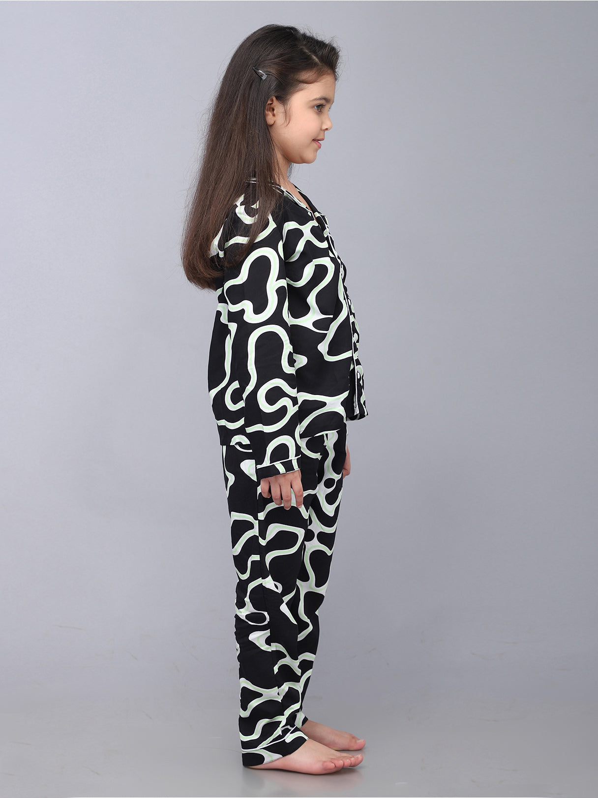 Black & White Printed Nightsuit For Girls