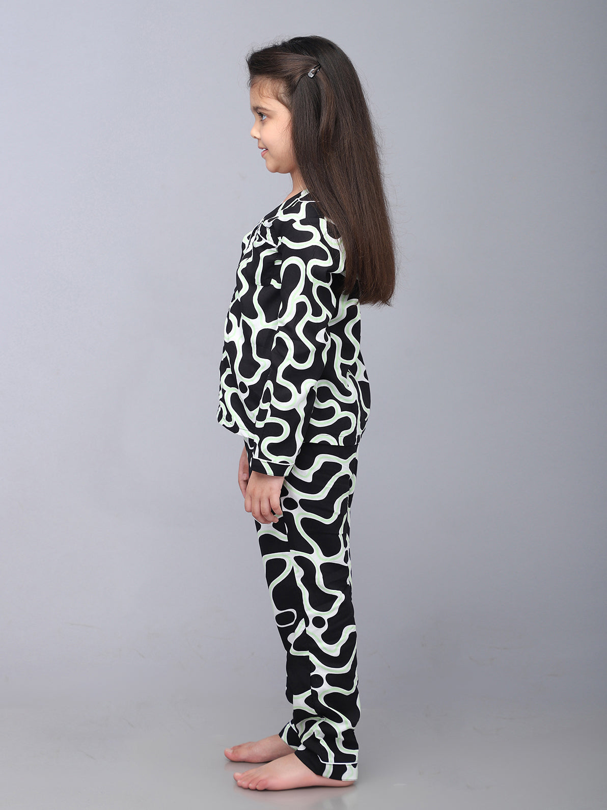 Black & White Printed Nightsuit For Girls