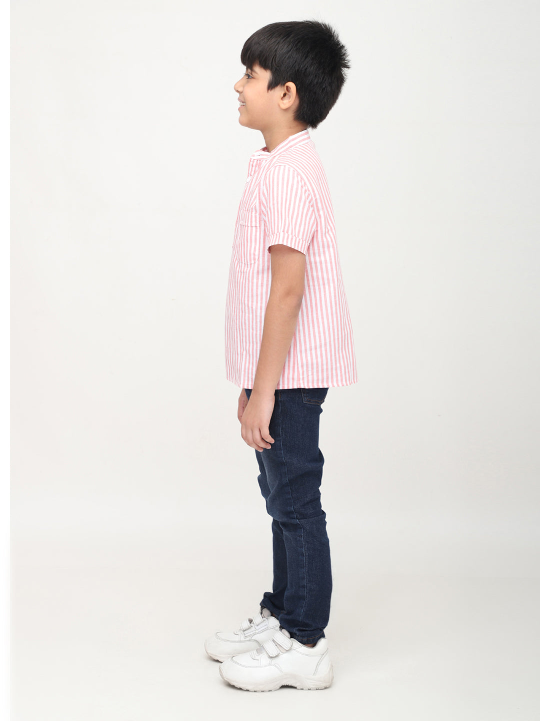 Camisa informal de rayas y media manga estilo mandarín para niños