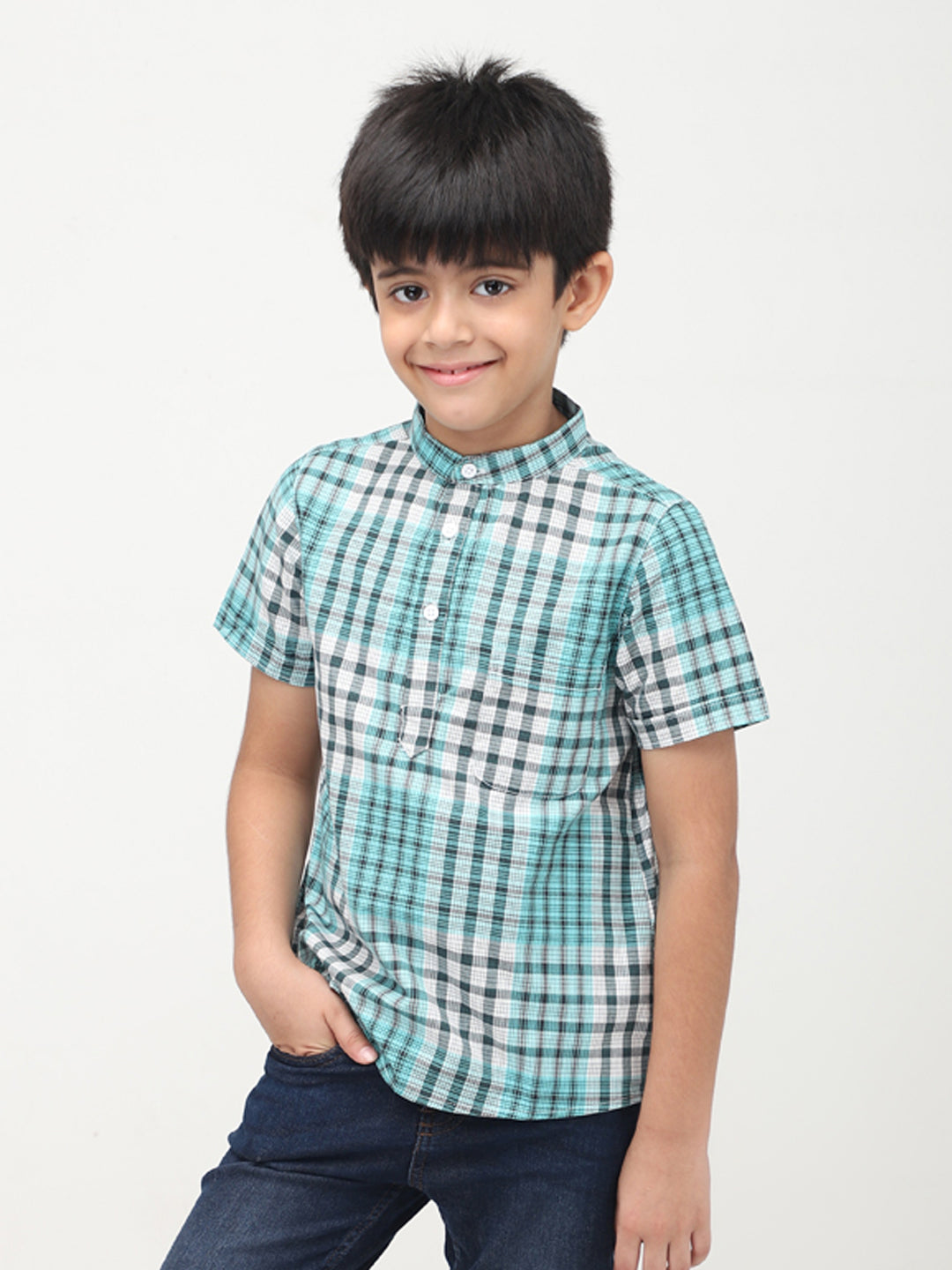 Camisa casual a cuadros de manga corta con cuello mandarín