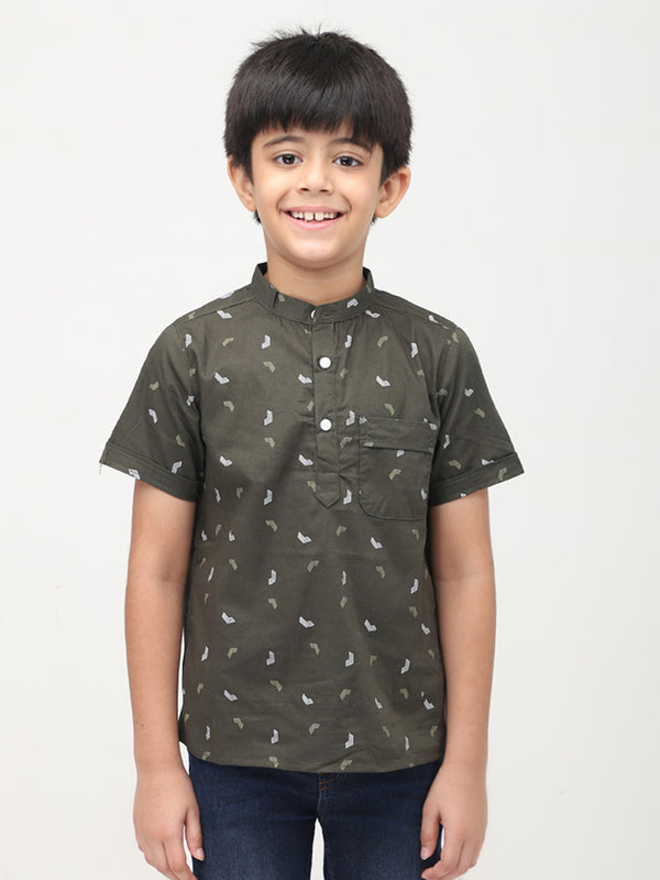 Camisa casual de manga corta estampada para niños estilo mandarín