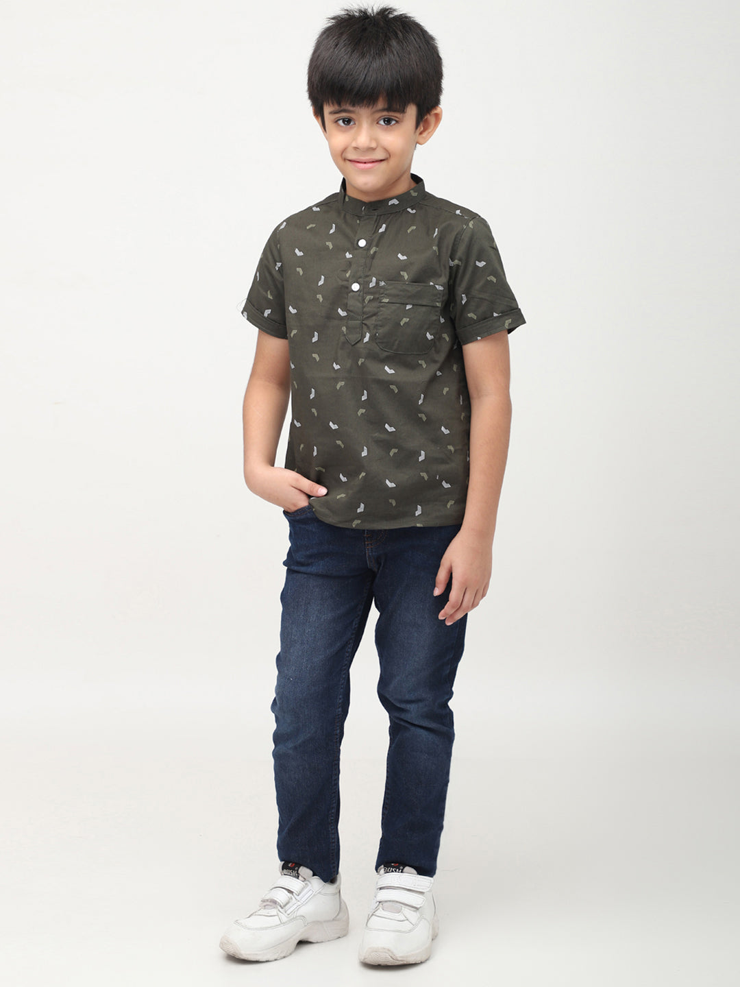 Camisa casual de manga corta estampada para niños estilo mandarín