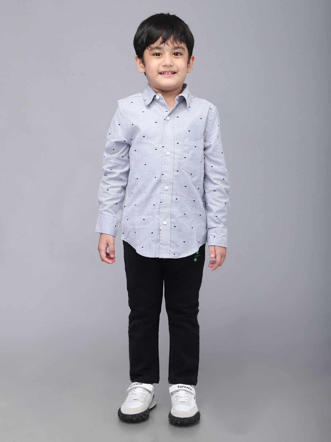 Camisa informal gris de manga larga estampada