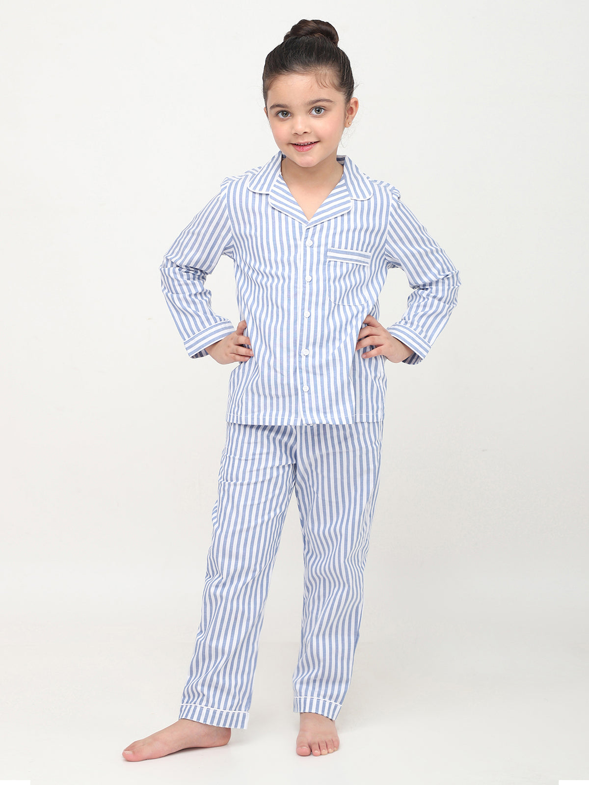 Pijamas de rayas blancas y azules para niñas y niños