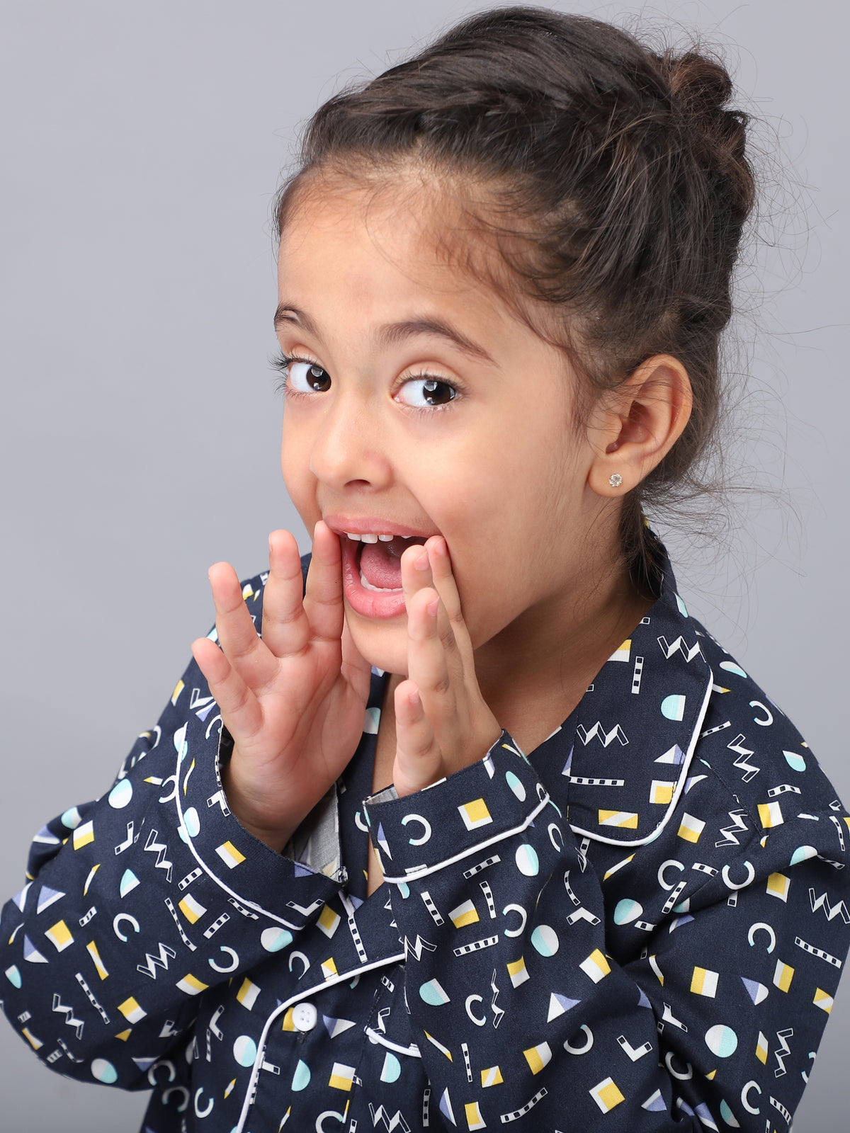 Pijama de manga larga con estampado geométrico para niños y niñas