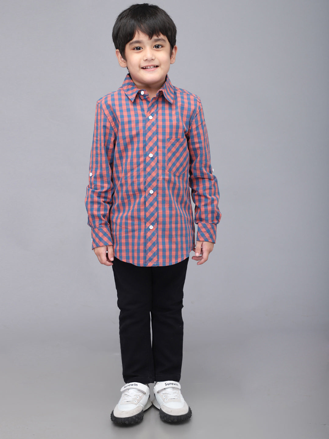 Camisa casual a cuadros rojos y azules de manga larga