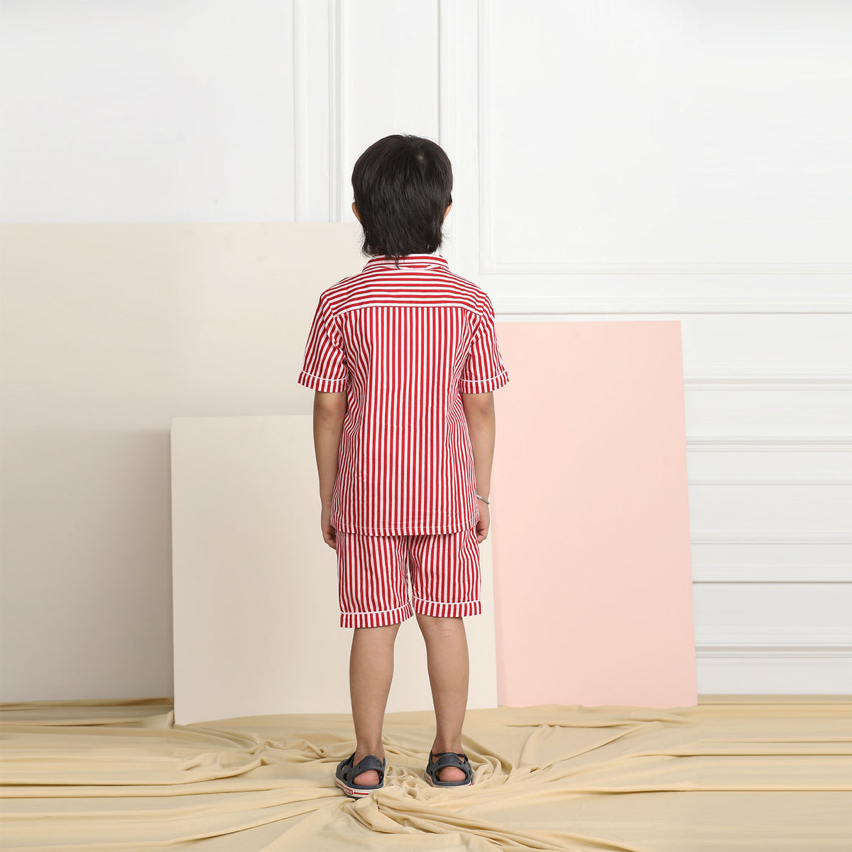 Monos de dormir unisex a rayas rojas con muescas