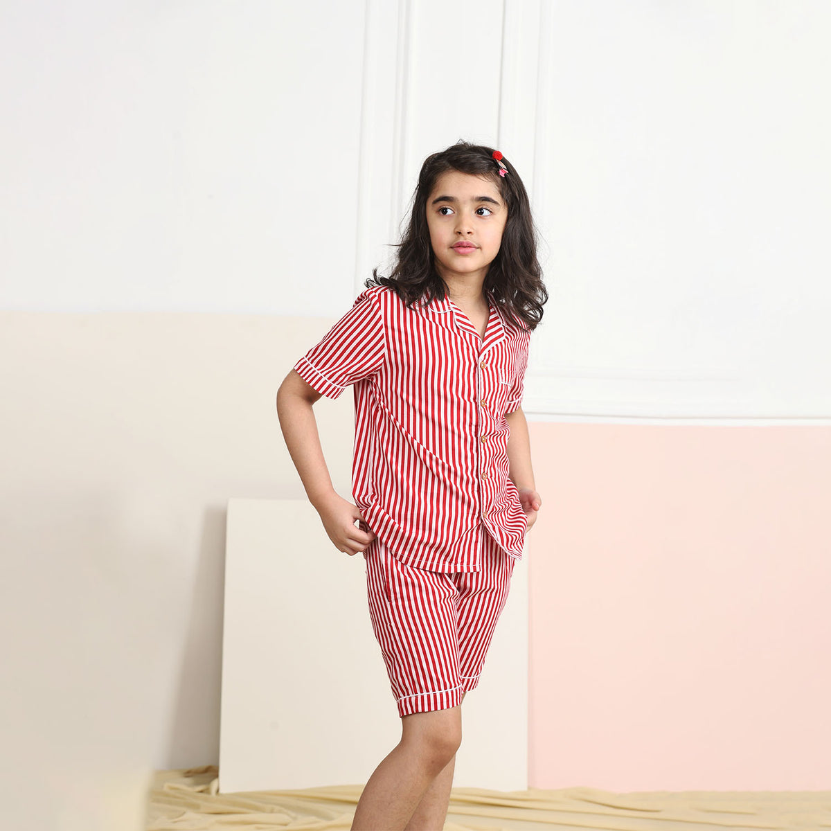 Monos de dormir unisex a rayas rojas con muescas