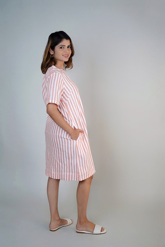 Vestido acampanado de lino a rayas blancas y naranjas para mujer