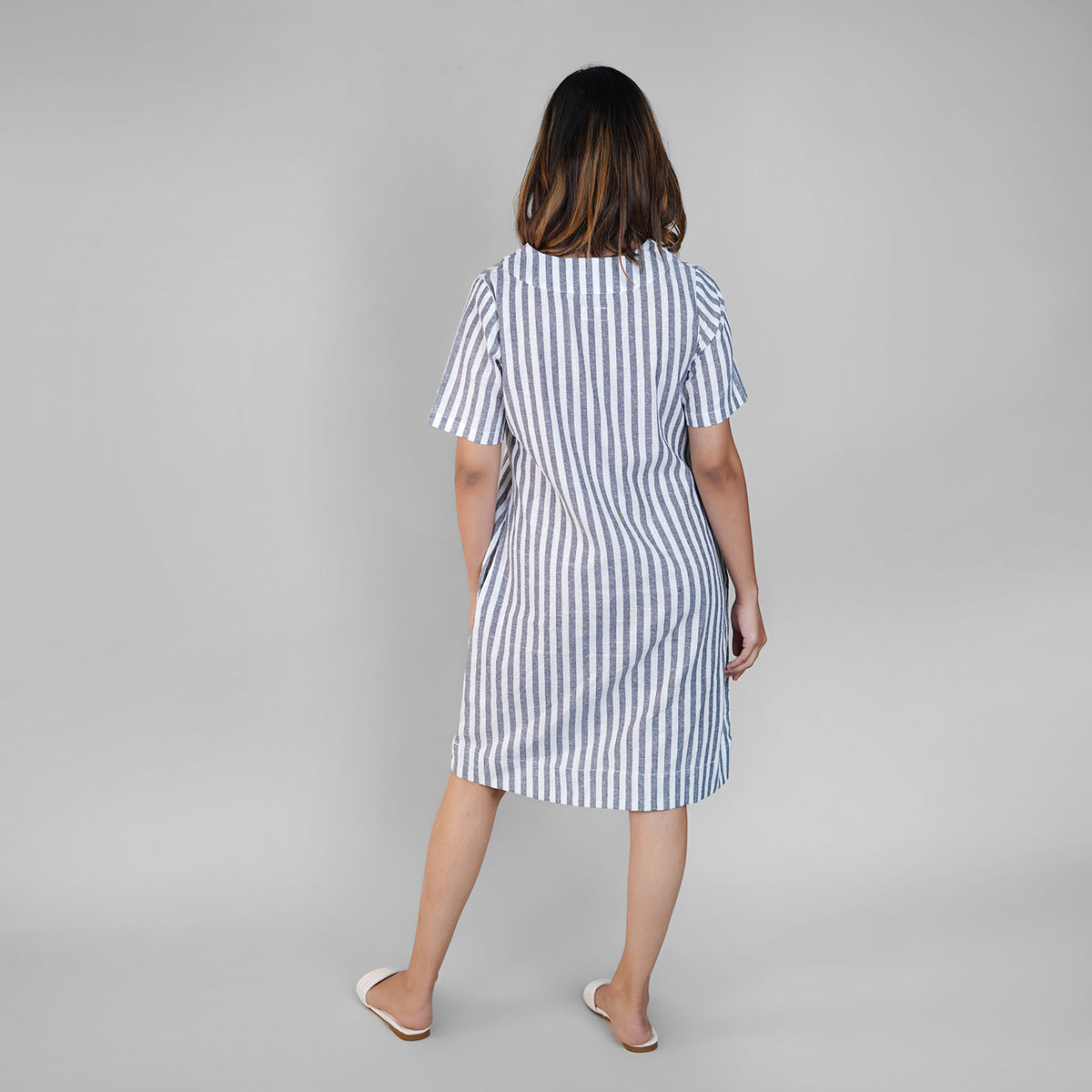 Vestido de Lino Acampanado a Rayas Blancas y Grises para Mujer